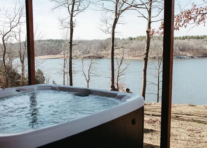 Log Hot Tub Retreat, Kayaks * Creal Springs