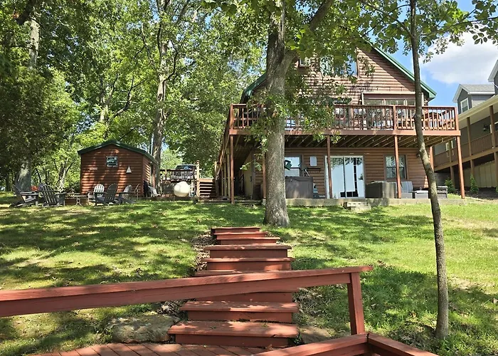 Log Hot Tub Retreat, Kayaks Holiday home