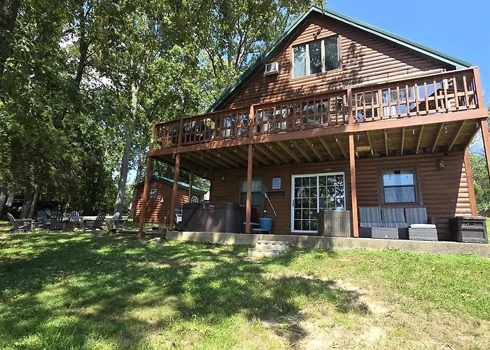 Log Hot Tub Retreat, Kayaks