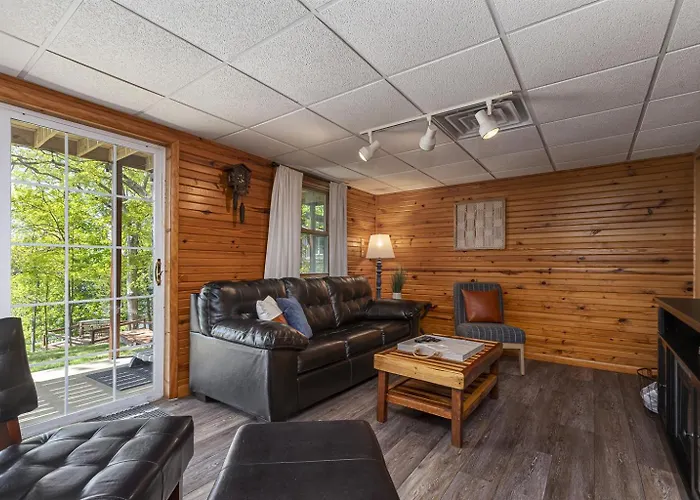 Log Hot Tub Retreat, Kayaks Holiday home